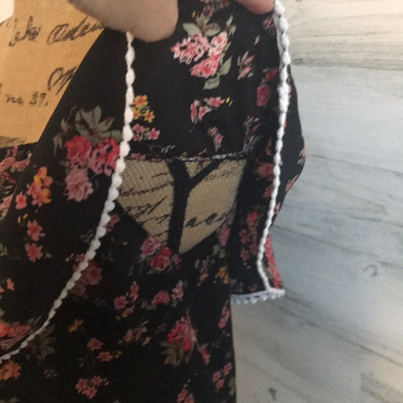 Black Floral No Boundaries Blouse - Picture 3 of 9